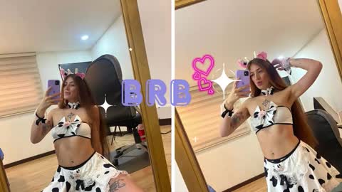 Snapshot of emily_warren__ chatting on September 25, 7:28 pm emily_warren__ online show from September 25, 7:28 pm