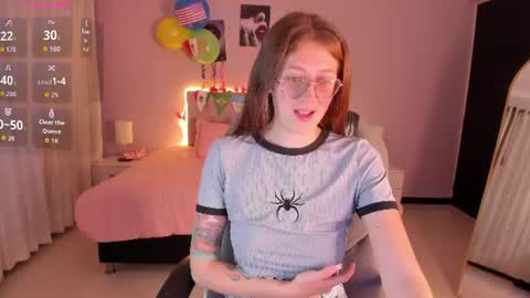 emily_warren__ online show from June 17, 8:54 pm