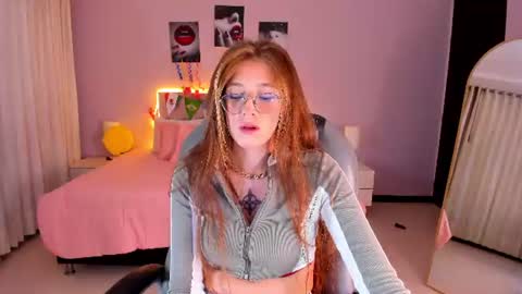 emily_warren__ online show from July 10, 8:11 pm