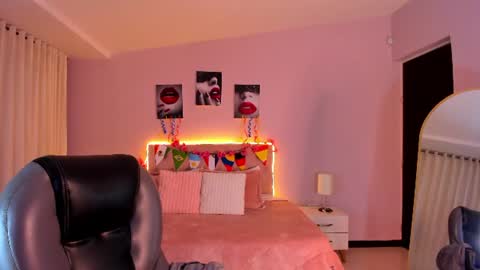 emily_warren__ online show from July 11, 7:49 pm