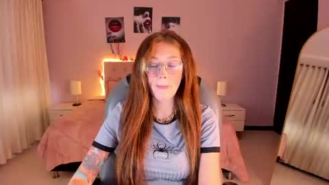 emily_warren__ online show from July 23, 8:40 pm