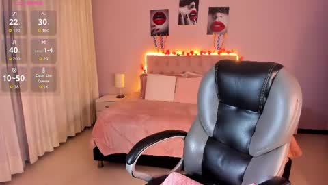 emily_warren__ online show from July 28, 9:14 pm