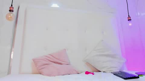emilyadams0 online show from September 19, 9:59 pm