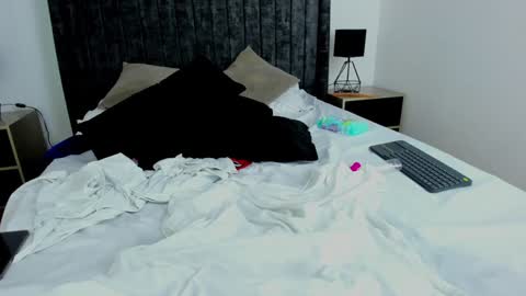 Snapshot of emilyandmarco_ chatting on December 11, 4:39 am Emilyyy online show from December 11, 4:39 am