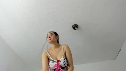 Emilyyy online show from April 26, 2:04 pm