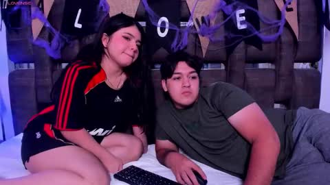 Snapshot of emilyandrew_ chatting on October 30, 5:09 am Amily  Andrew online show from October 30, 5:09 am