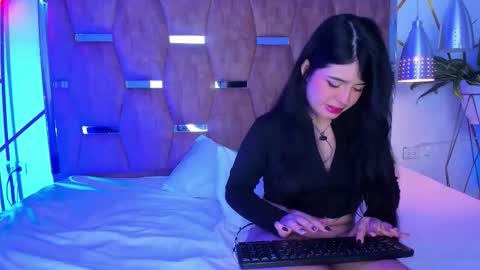 Amily  Andrew online show from November 13, 5:39 am