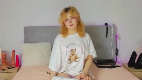 Snapshot of emilyangels chatting on November 24, 7:52 am Baby Emelli online show from November 24, 7:52 am