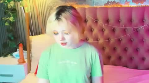 Baby Emelli online show from May 27, 6:10 am