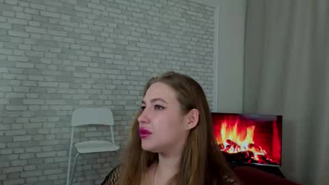 Snapshot of emilyblazee chatting on March 16, 12:17 am emilyblazee online show from March 16, 12:17 am