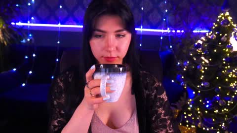 Snapshot of emilycandys chatting on December 7, 10:45 am Emy online show from December 7, 10:45 am