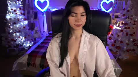 Snapshot of emilycandys chatting on December 16, 1:00 pm Emy online show from December 16, 1:00 pm