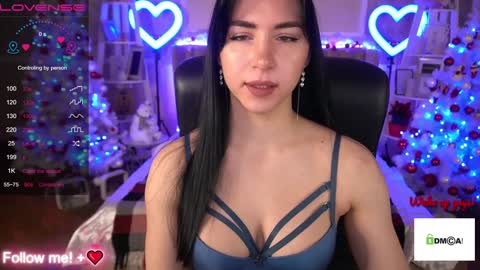 Snapshot of emilycandys chatting on December 23, 7:06 am Emy online show from December 23, 7:06 am