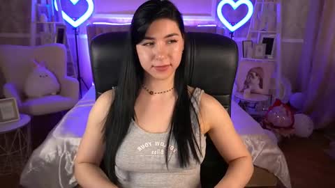 Snapshot of emilycandys chatting on March 4, 10:57 am Emy online show from March 4, 10:57 am
