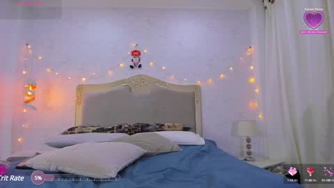 Snapshot of emilycastro_ chatting on December 12, 5:37 pm Emily online show from December 12, 5:37 pm