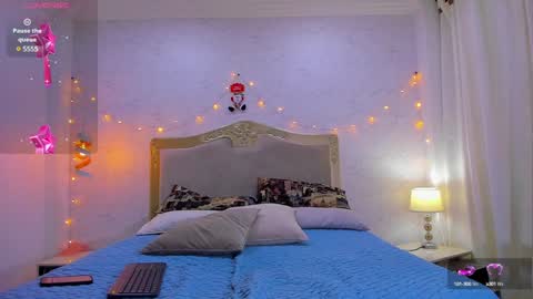 Snapshot of emilycastro_ chatting on December 30, 1:58 pm Emily online show from December 30, 1:58 pm