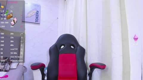 Snapshot of emilycastro_ chatting on January 24, 6:35 pm Emily online show from January 24, 6:35 pm