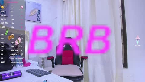 Snapshot of emilycastro_ chatting on January 25, 5:51 pm Emily online show from January 25, 5:51 pm