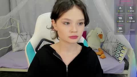 Emilyhaves online show from February 9, 6:50 am