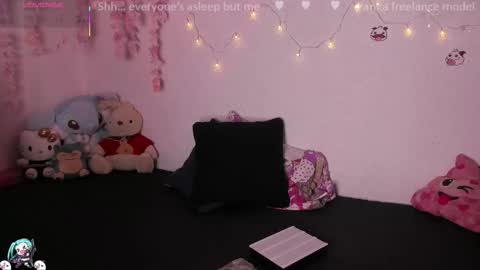 Emily online show from November 5, 2:55 am