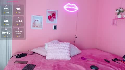 Snapshot of emilycollins__ chatting on February 20, 4:09 am Emily online show from February 20, 4:09 am