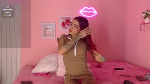 Snapshot of emilycollins__ chatting on February 24, 1:36 am Emily online show from February 24, 1:36 am