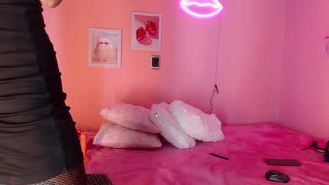 Snapshot of emilycollins__ chatting on March 5, 2:51 am Emily online show from March 5, 2:51 am