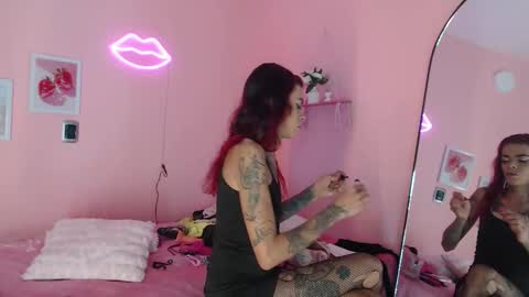 Snapshot of emilycollins__ chatting on March 9, 2:59 am Emily online show from March 9, 2:59 am