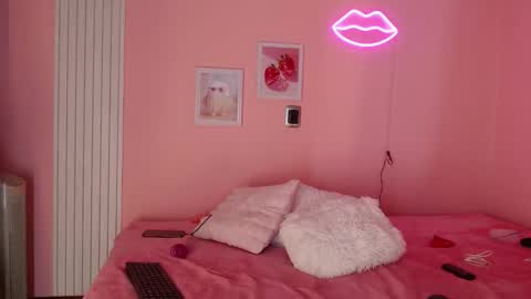 Snapshot of emilycollins__ chatting on March 11, 5:35 am Emily online show from March 11, 5:35 am