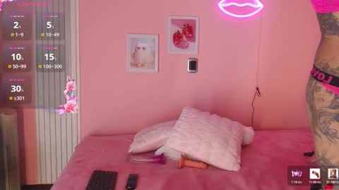 Snapshot of emilycollins__ chatting on March 13, 8:48 pm Emily online show from March 13, 8:48 pm