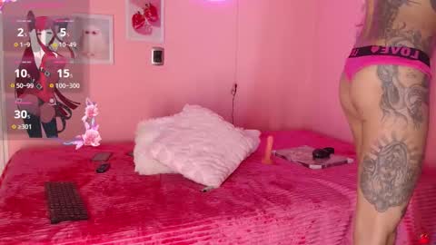 Snapshot of emilycollins__ chatting on March 23, 12:36 am Emily online show from March 23, 12:36 am