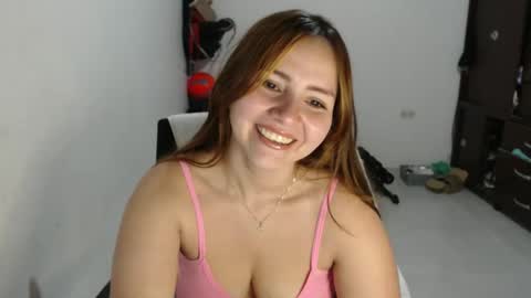 Snapshot of emilycute_18 chatting on February 27, 5:58 pm emily online show from February 27, 5:58 pm