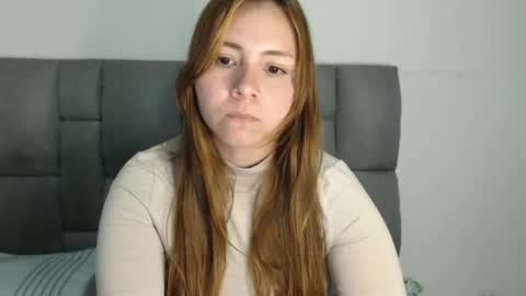 Snapshot of emilycute_18 chatting on March 7, 6:54 pm emily online show from March 7, 6:54 pm