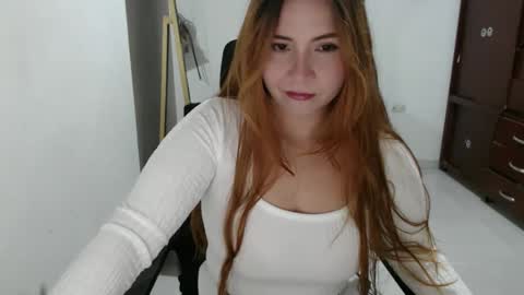 Snapshot of emilycute_18 chatting on January 5, 6:22 pm emily online show from January 5, 6:22 pm