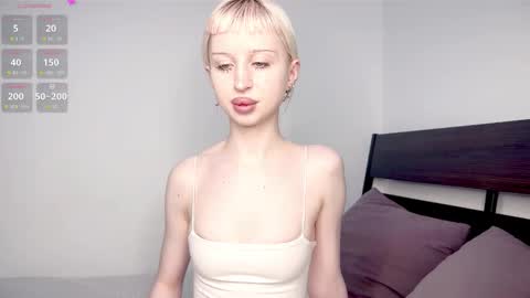 Snapshot of emilycutegirl chatting on February 21, 6:42 pm Emily online show from February 21, 6:42 pm