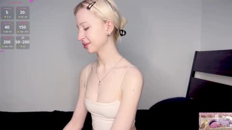 Snapshot of emilycutegirl chatting on February 27, 7:25 pm Emily online show from February 27, 7:25 pm
