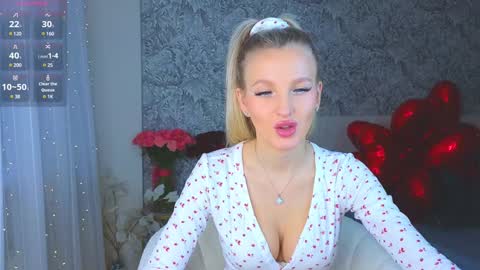 Snapshot of emilydancee chatting on December 13, 6:42 am emilydancee online show from December 13, 6:42 am