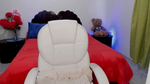 Snapshot of emilydolshe2 chatting on February 25, 1:54 pm Emily Dolshe online show from February 25, 1:54 pm