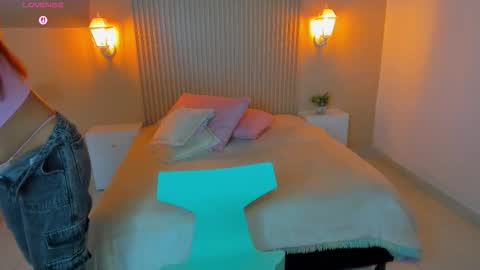 EMILY online show from November 21, 7:56 pm