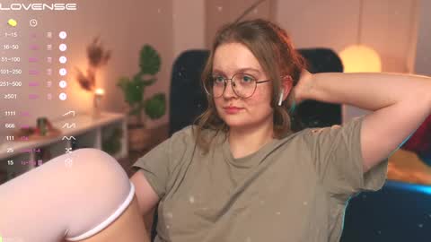 Emily  online show from December 7, 4:25 pm
