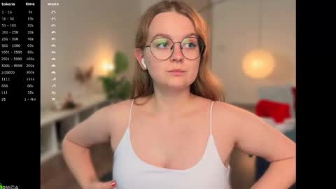 Snapshot of emilyforelsket chatting on December 21, 12:12 pm Emily online show from December 21, 12:12 pm