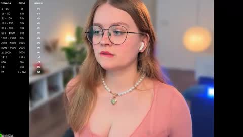 Snapshot of emilyforelsket chatting on February 3, 12:43 pm Emily online show from February 3, 12:43 pm