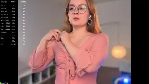 Snapshot of emilyforelsket chatting on February 6, 1:03 pm Emily online show from February 6, 1:03 pm