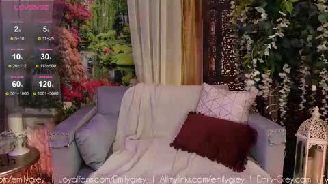 Snapshot of emilygrey_ chatting on February 16, 3:15 am emilygrey_ online show from February 16, 3:15 am