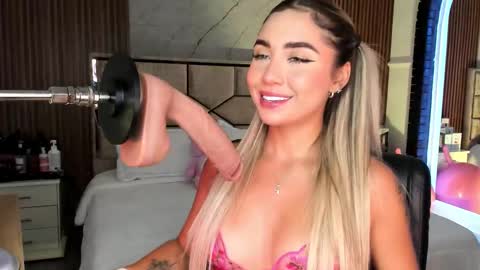 Emily Hendrix online show from September 22, 8:33 pm