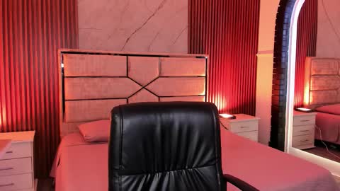 Emily Hendrix online show from January 15, 2:43 pm