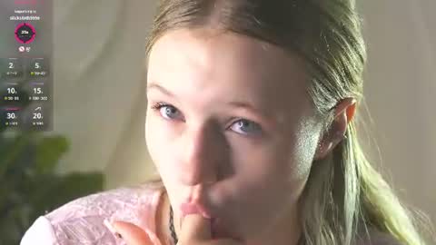 Snapshot of emilyhewell chatting on June 13, 11:35 pm Emi online show from June 13, 11:35 pm