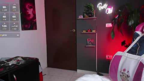 Snapshot of emilyjhonson_1 chatting on April 7, 5:57 pm Emily Jhonson online show from April 7, 5:57 pm