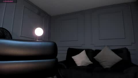 Emily online show from November 4, 3:05 am