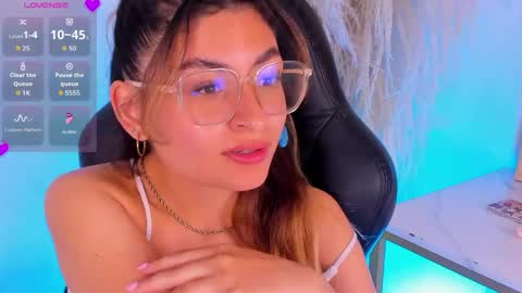 Emilyjonnes  online show from June 5, 6:52 am